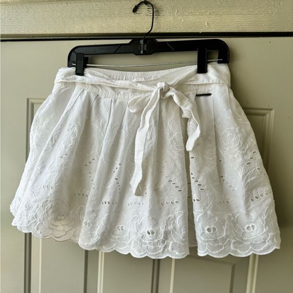 Abercrombie & Fitch White Floral Cutout Mini Skirt Size L - Picture 12 of 12